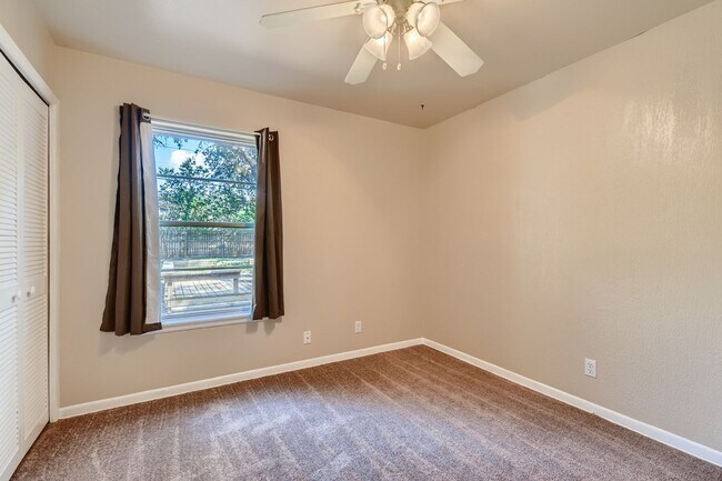 Building Photo - 3210 Nantucket Dr