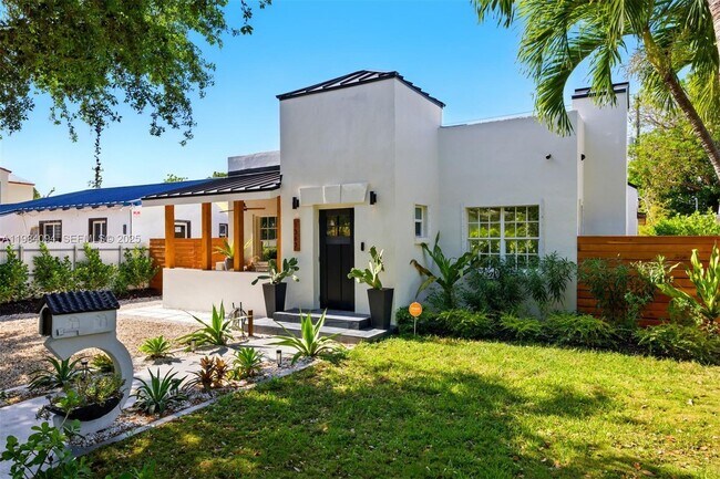 Building Photo - 1363 Biarritz Dr