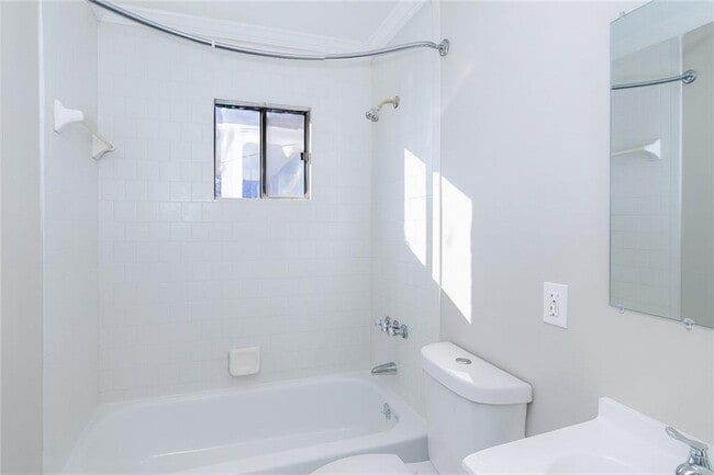 Building Photo - 953 Washington St SW