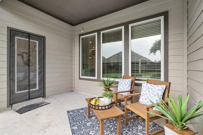 Building Photo - 14261 Lake Lodge Dr