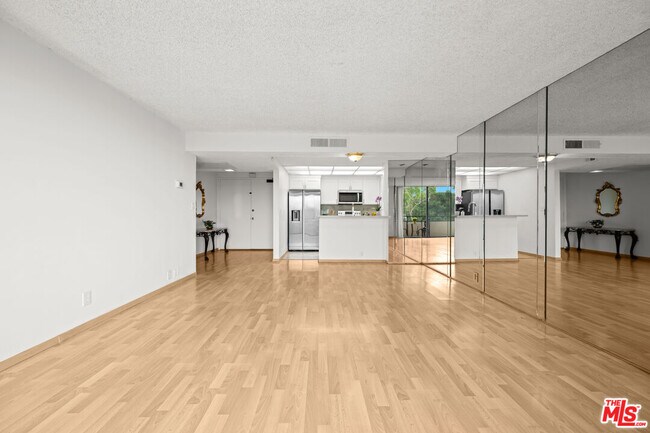Building Photo - 10535 Wilshire Blvd