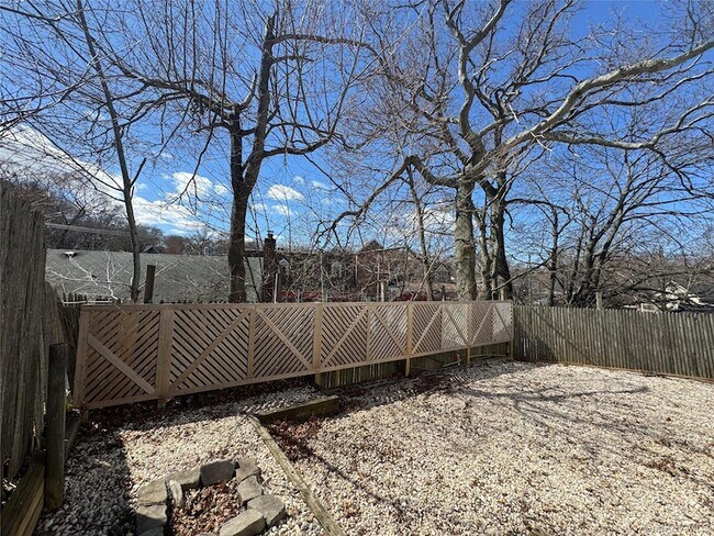 Building Photo - 40 Whitestone Rd