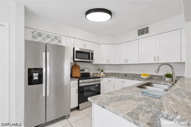 Building Photo - 9570 Crescent Garden Dr