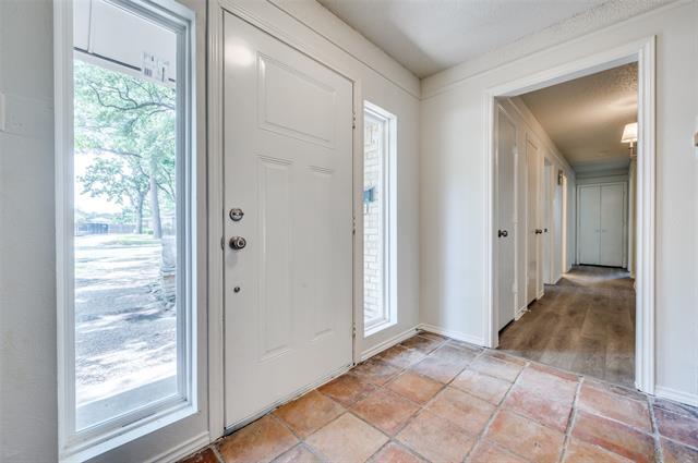 Building Photo - 1710 Green Oaks Dr