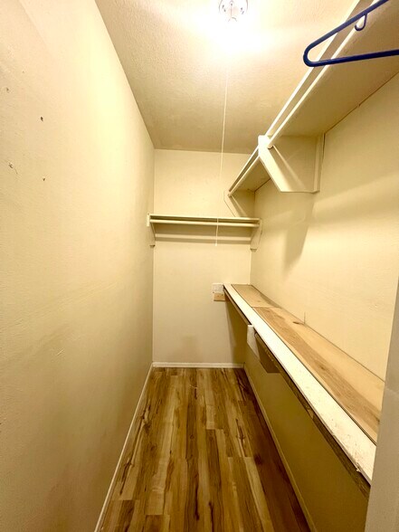 Building Photo - 2407 Ventura Dr