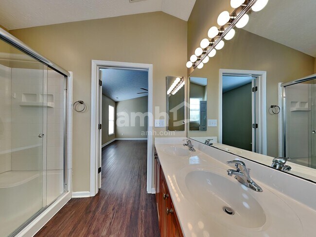 Building Photo - 285 Coyote Dr