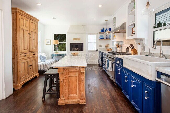 Building Photo - 2837 Clinton Terrace