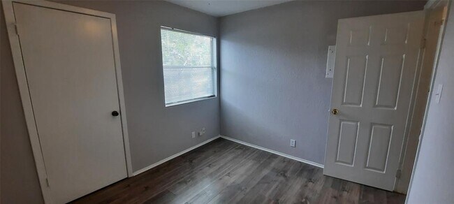 Building Photo - 823 Taulbee Ln