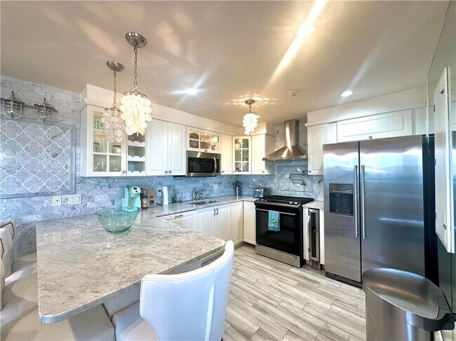 Building Photo - 312 America