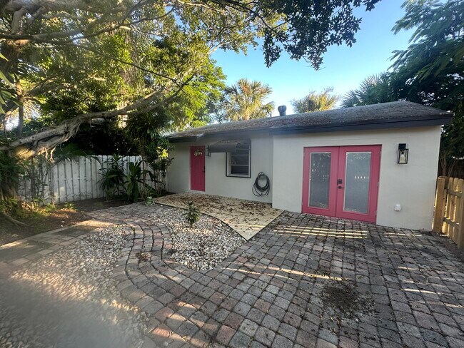 Building Photo - 5009 Spruce Ave