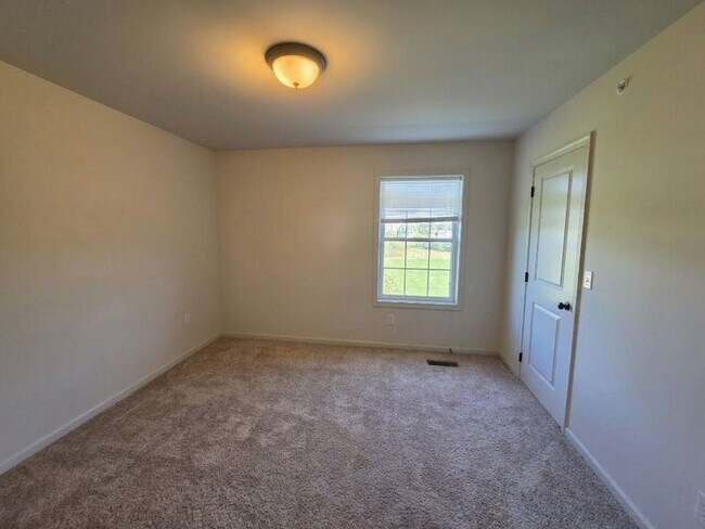 Building Photo - 172 Randolph Dr