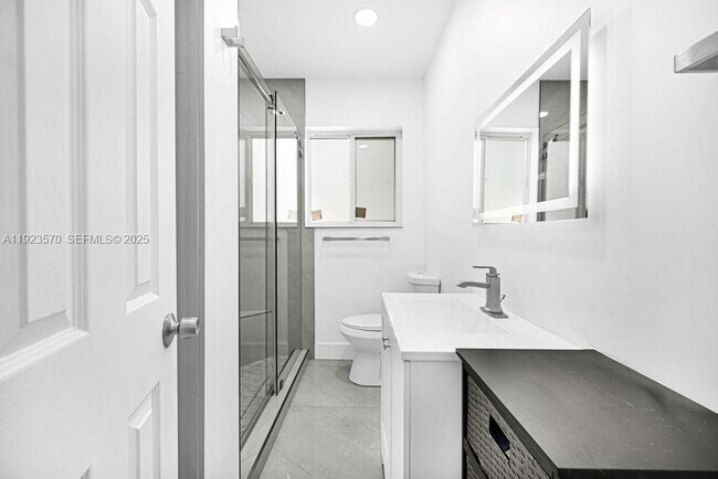 Building Photo - 876 NE 81st St