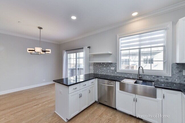 Building Photo - 850 Shandrew Dr