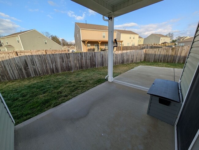 Building Photo - Great Home Available Now