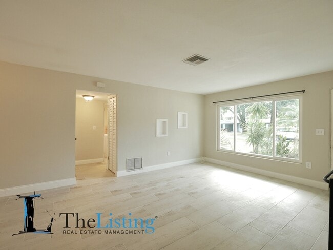 Building Photo - 83 Griggs Ave