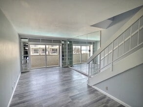 Building Photo - 325 E Surfside Dr
