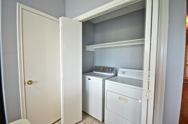 Building Photo - 2910 Grants Lake Blvd