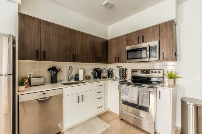 Building Photo - 320 Queen Anne Ave N