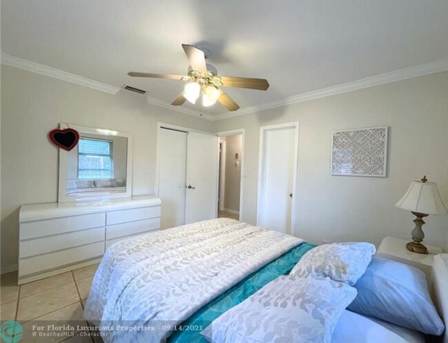 Building Photo - 208 S Riverside Dr