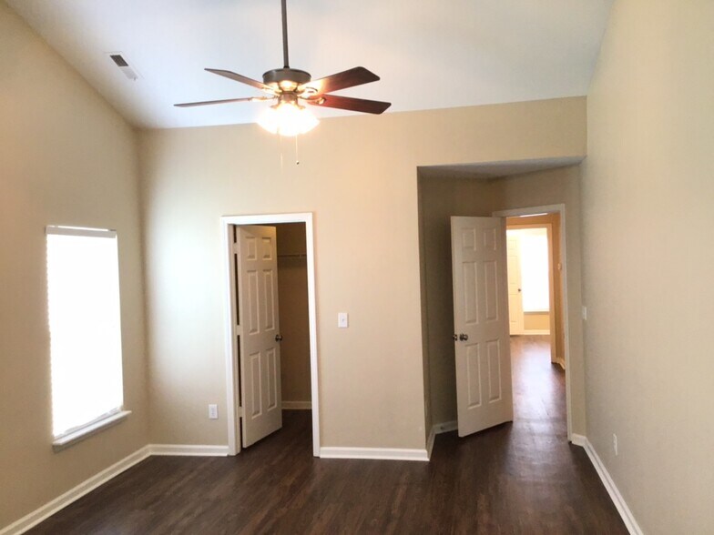 Building Photo - 5069 Carrington Ct