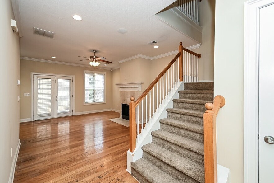 Building Photo - 14 Courtyard Ln