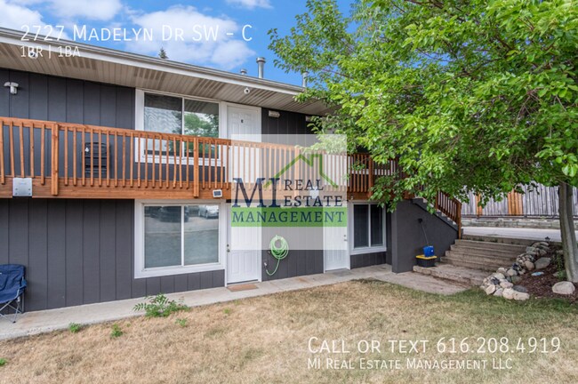 Building Photo - 2727 Madelyn Dr SW