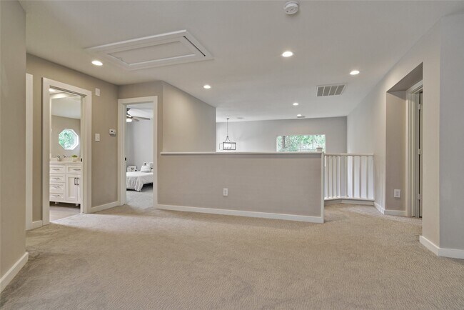 Building Photo - 38 E Gaslight Pl