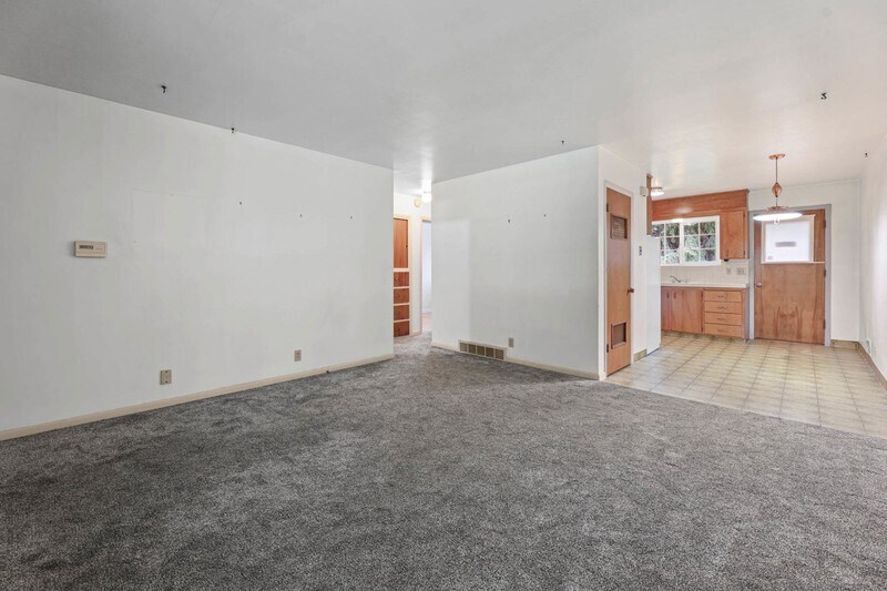 Building Photo - 881 4900 S