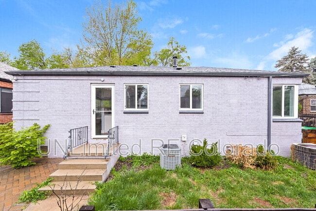 Building Photo - 1456 Elm St