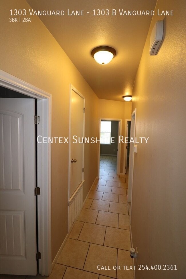 Building Photo - 1303 Vanguard Ln