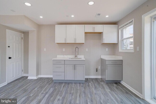 Building Photo - 4100 Colborne Rd