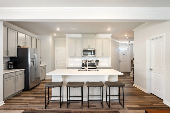 Building Photo - Bright, Spacious 3BR/2.5BA Home – Move-In Ready with Loft & Open Floor Plan