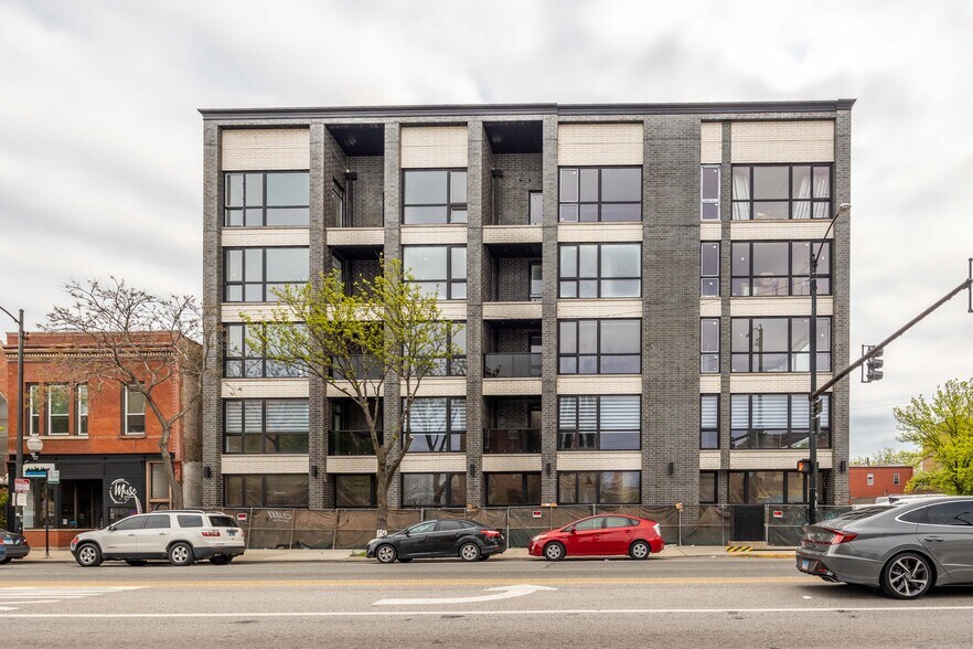 Building Photo - 2354 W Polk St