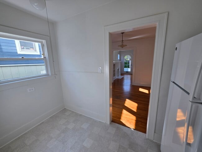 Building Photo - 126 Breeze Ave