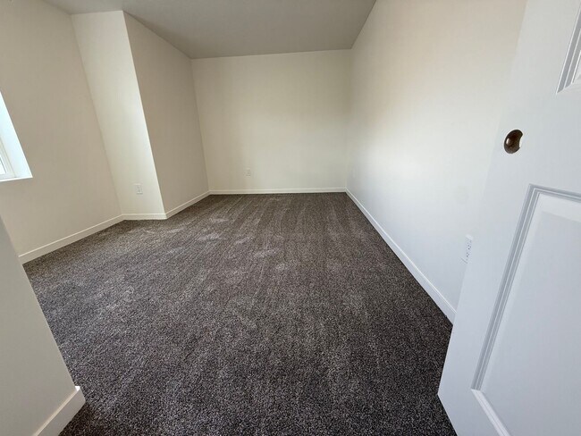 Building Photo - 881 W Sagewood Dr