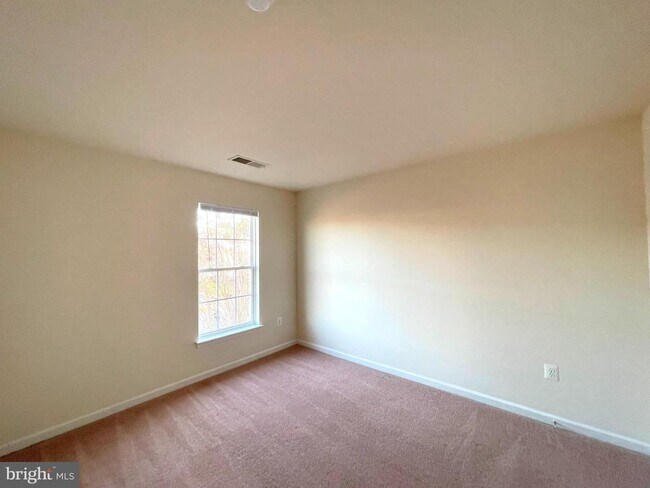 Building Photo - 46053 W Westbury Blvd