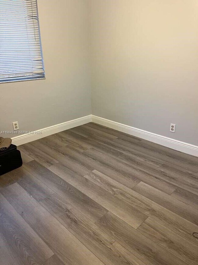 Building Photo - 9787 Riverside Dr