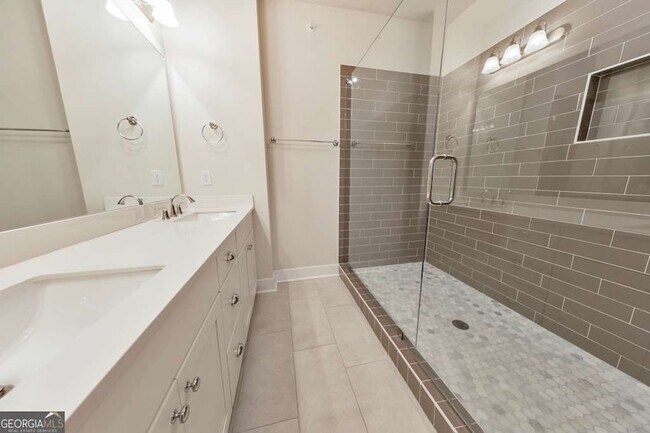 Building Photo - 413 Bishop Ln