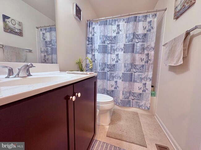 Building Photo - 438 Boxelder Dr