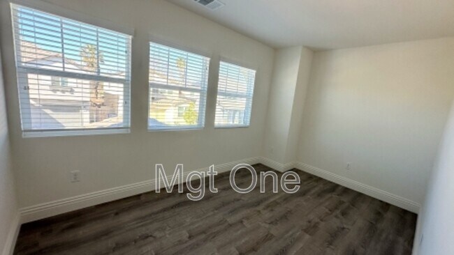 Building Photo - 1784 Julie Dr