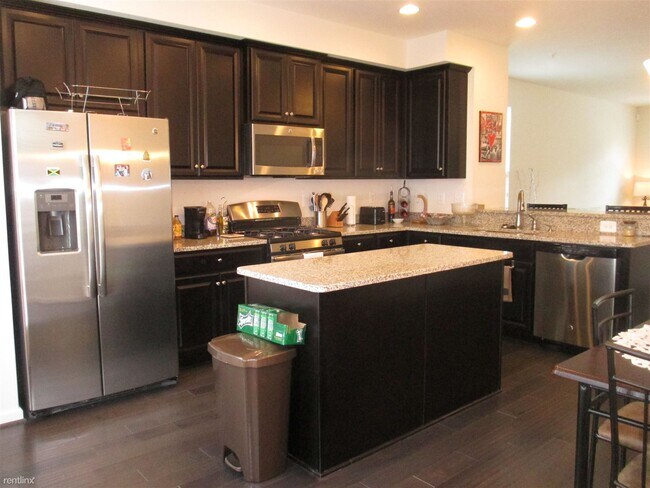 Building Photo - 2 br, 2.5 bath Townhome - 7731 Duncannon Ln