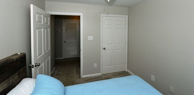 Building Photo - Community Clubhouse, exercise room & pool!