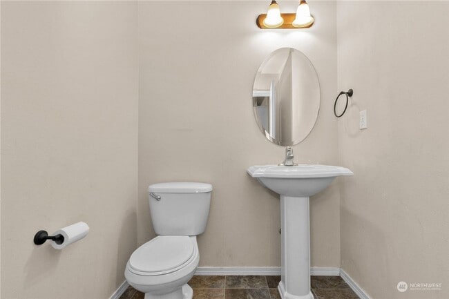 Building Photo - Listed For Rent