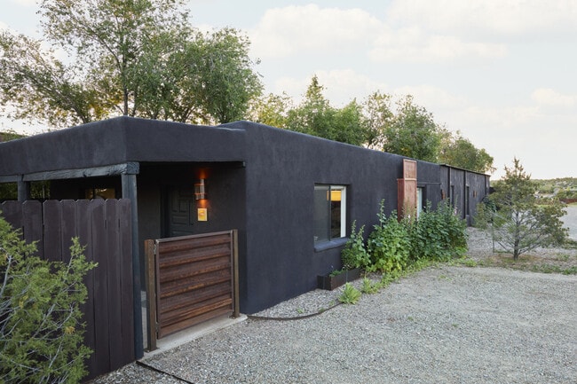 Building Photo - 2845 Agua Fria St
