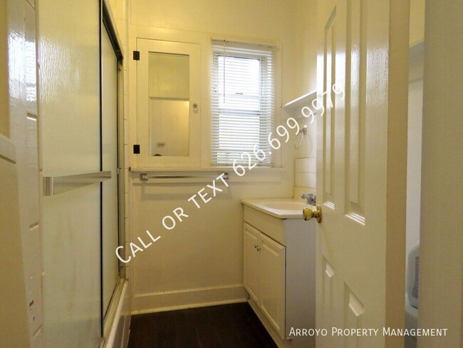 Building Photo - Cute One Bedroom House in Monrovia