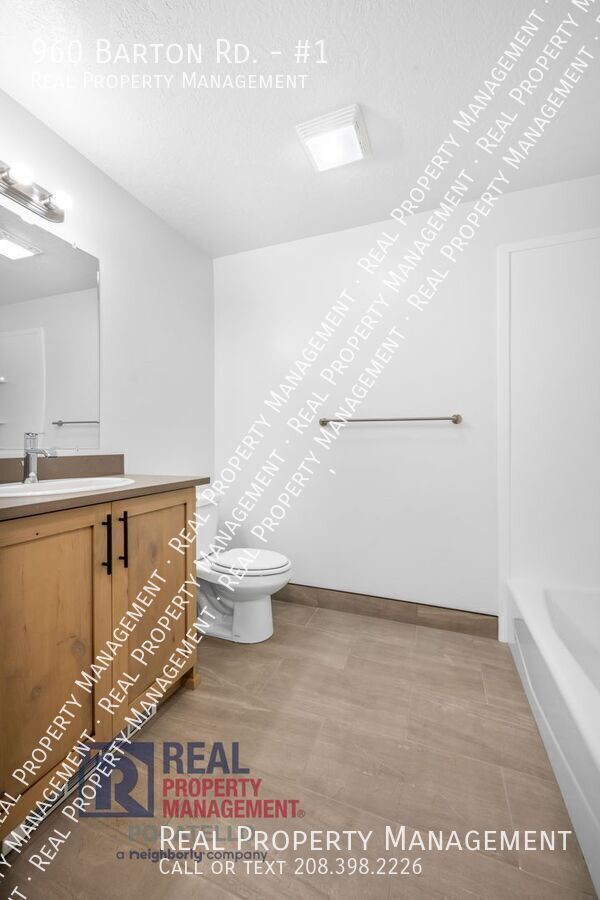 Building Photo - 960 Barton Rd