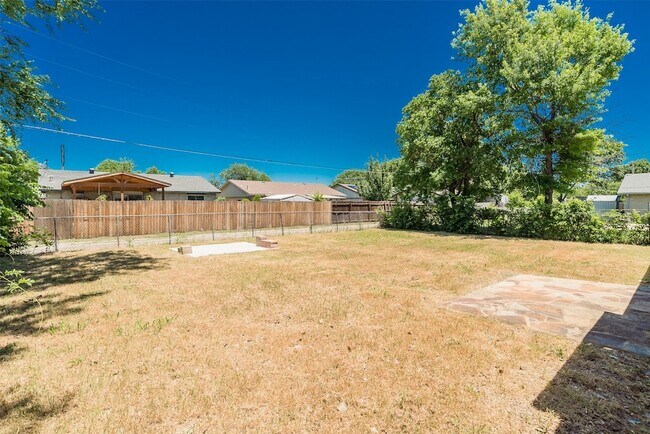 Building Photo - 502 Campfire Dr