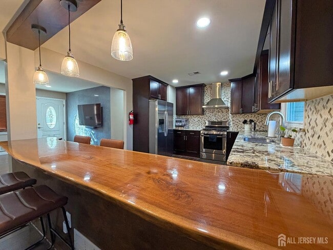 Building Photo - 7 Joseph Ct