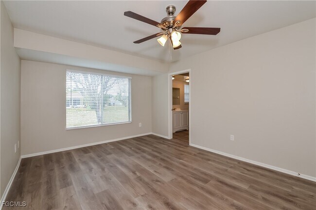 Building Photo - 6947 Roslyn Ct