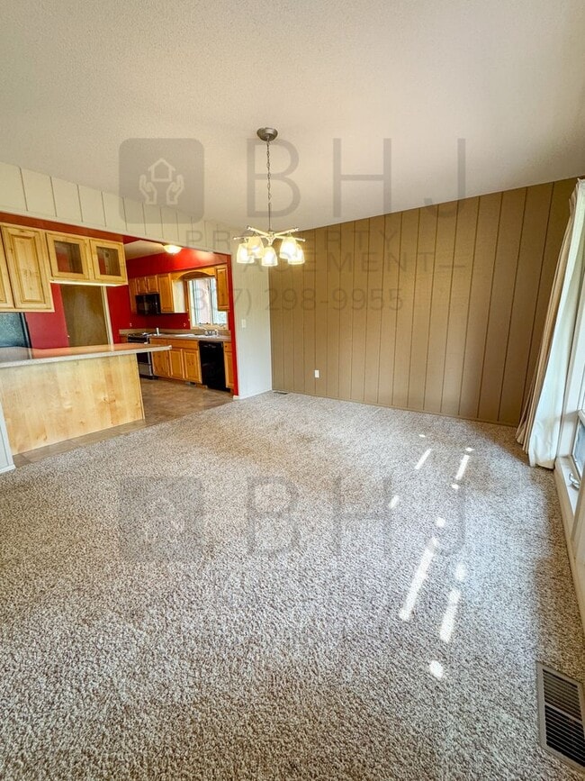 Building Photo - 21 Mills Ln